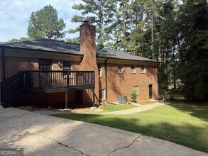 1832 King George Ln SW in Atlanta, GA - Building Photo - Building Photo