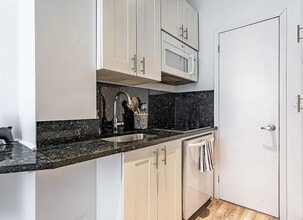 2090 Pacific Ave, Unit 17 in San Francisco, CA - Building Photo - Building Photo