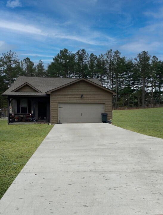 1940 Smokey High Ln in Sevierville, TN - Building Photo