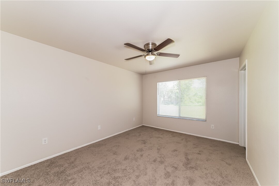 5726 Kenwood Dr in North Port, FL - Building Photo
