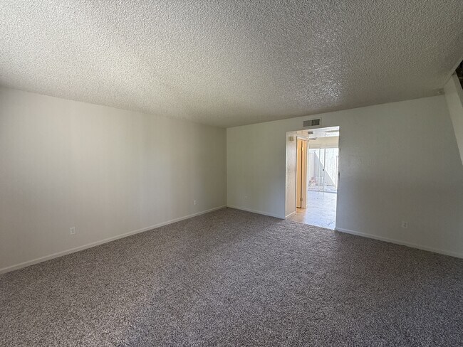 1152 Neal Dow Ave in Chico, CA - Building Photo - Building Photo