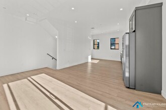 2821 Avenel St in Los Angeles, CA - Building Photo - Building Photo