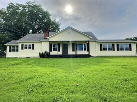 816 Old Three Notch Rd in Ringgold, GA - Building Photo