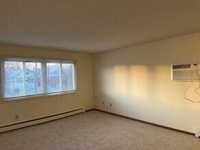 2730 Dupont Ave S in Minneapolis, MN - Building Photo - Interior Photo