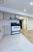 290 Woodbine Ave in Kitchener, ON - Building Photo - Building Photo