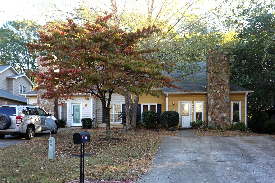 1025-1027 Whitfield Ct SE in Smyrna, GA - Building Photo