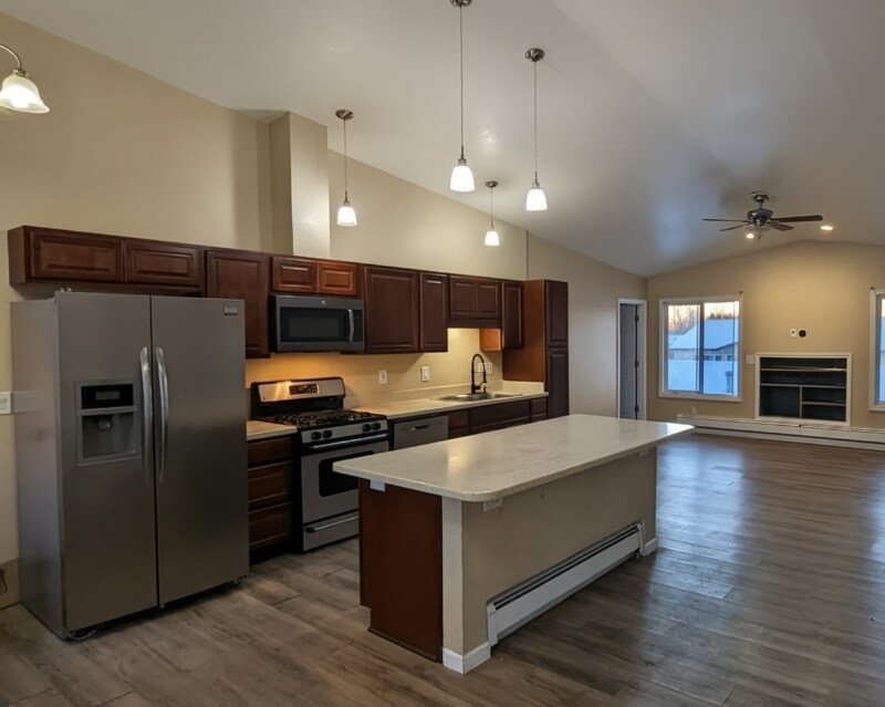 7230 Basel St in Anchorage, AK - Building Photo