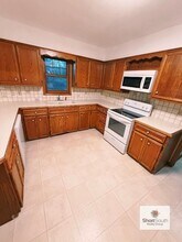 6251 Byron Rd in Zeeland, MI - Foto de edificio - Building Photo