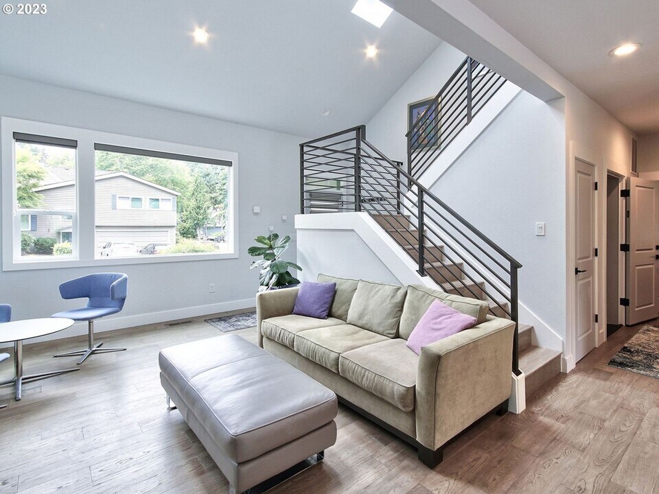35 Oriole Ln in Lake Oswego, OR - Building Photo