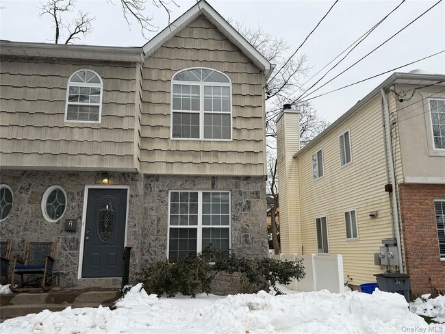 62 A Linwood Rd N in Sands Point, NY - Building Photo - Building Photo