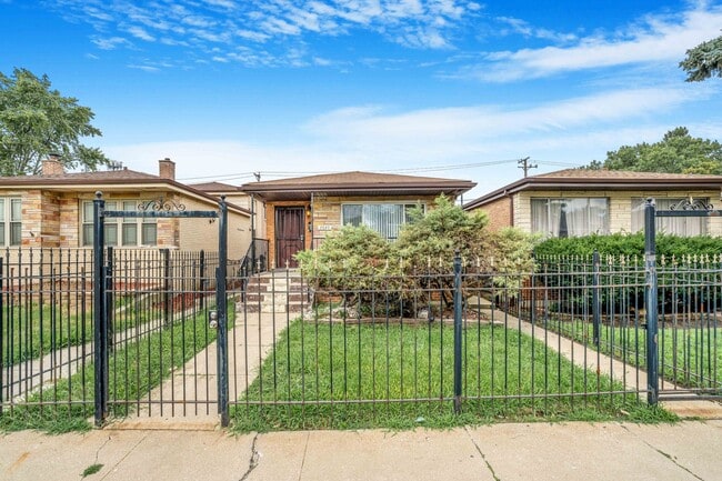 property at 8840 S Halsted St