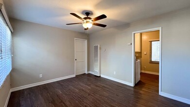 8437-8441 La Mesa Blvd. in La Mesa, CA - Building Photo - Interior Photo