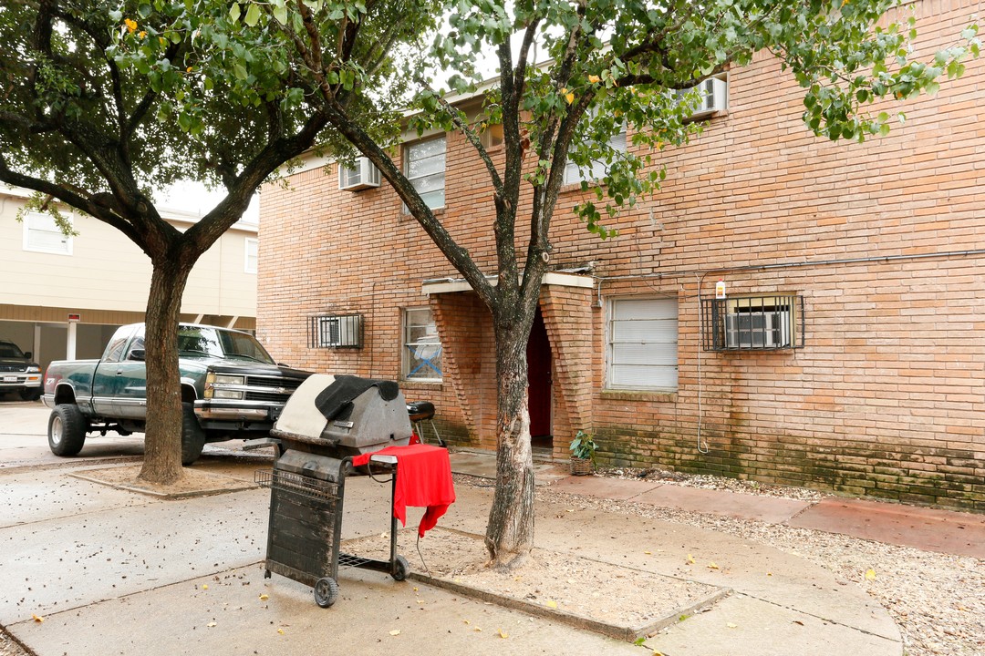 Lindencrest Apartments in Houston, TX - Foto de edificio