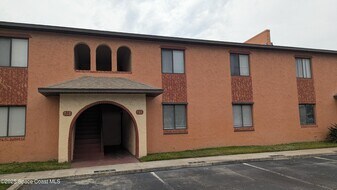 109 San Juan Cir in Melbourne, FL - Building Photo