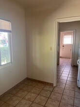217 Olive Ave in Modesto, CA - Foto de edificio - Building Photo