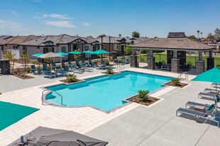 Vlux at Peoria Heights Apartamentos