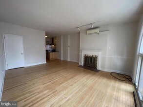 2038 Locust St in Philadelphia, PA - Building Photo - Building Photo