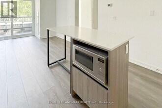 8 Beverley Glen Blvd in Vaughan, ON - Building Photo - Building Photo