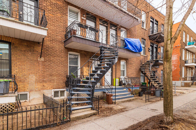 5574-5582 2E Av in Montréal, QC - Building Photo - Building Photo