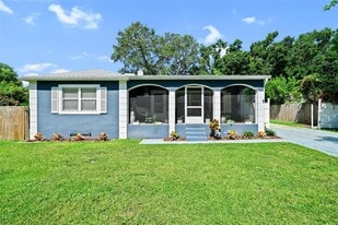 2519 Emma Cir in Tampa, FL - Building Photo