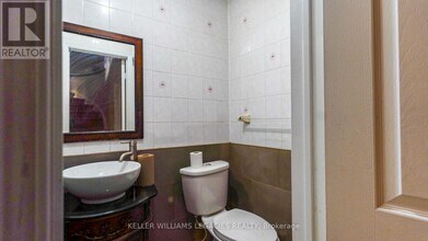 16 Duggan Dr in Brampton, ON - Building Photo - Building Photo