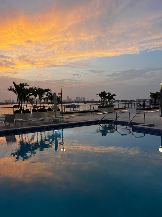 1000 West Ave, Unit 110 in Miami Beach, FL - Building Photo