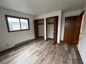 909 Genrich St, Unit 4 in Wausau, WI - Foto de edificio - Building Photo