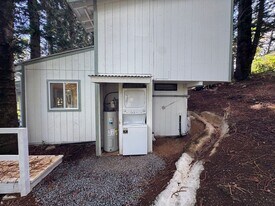 129 Oili Rd in Haiku-Pauwela, HI - Building Photo