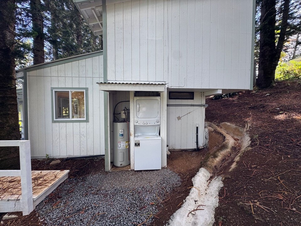 129 Oili Rd in Haiku-Pauwela, HI - Building Photo