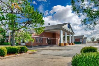 Avera Living - Memorial Apartments in Tulsa, OK - Foto de edificio - Building Photo