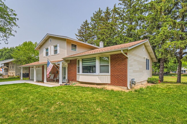 1322 E Thurston Dr in Palatine, IL - Building Photo - Building Photo