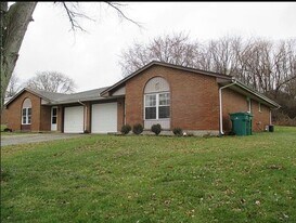 2318-2324-2324 Kewanna Ln in Beavercreek, OH - Building Photo