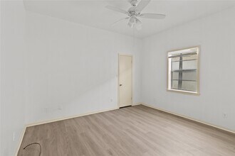 1521 Avenue O in Galveston, TX - Foto de edificio - Building Photo