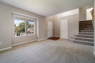 7303 Shady Woods Cir in Midvale, UT - Foto de edificio - Building Photo