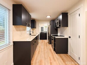 502 N 104th St in Seattle, WA - Building Photo - Building Photo