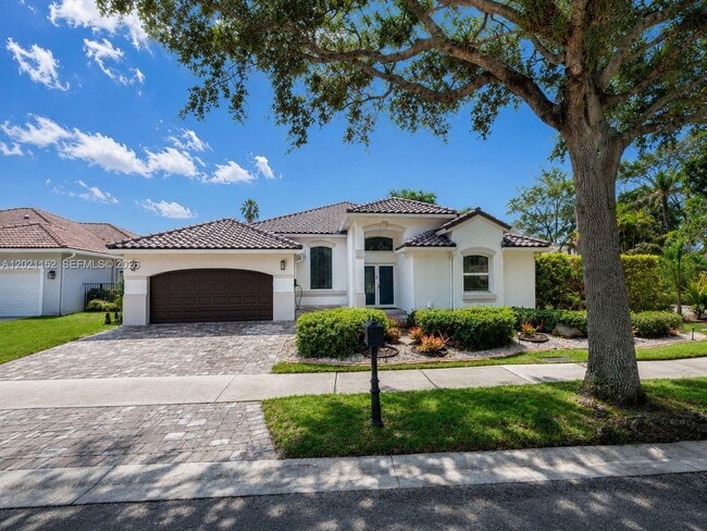 property at 2616 Oakbrook Ct