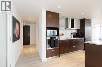 1028 Barclay St in Vancouver, BC - Building Photo - Building Photo