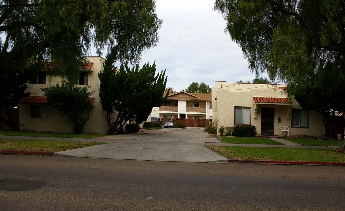 361-371 I St in Chula Vista, CA - Building Photo