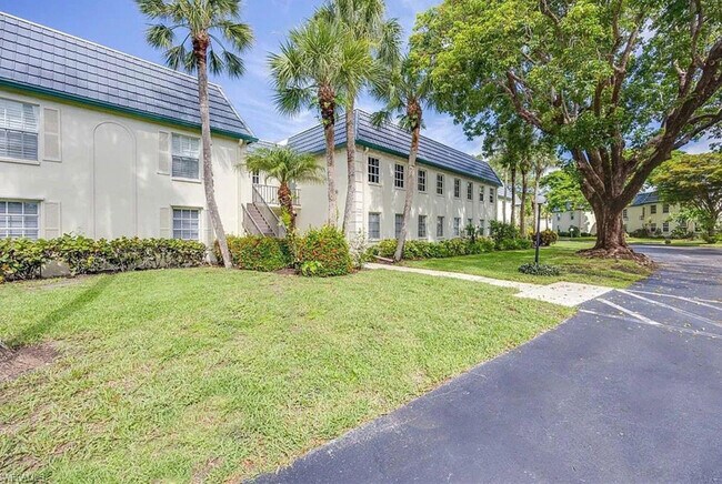 209 Bobolink Way in Naples, FL - Building Photo - Building Photo