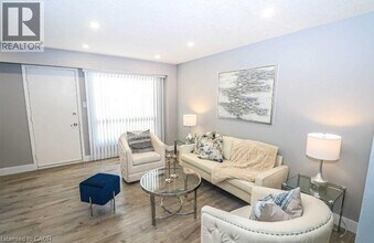 223 Pioneer Dr in Kitchener, ON - Building Photo - Building Photo