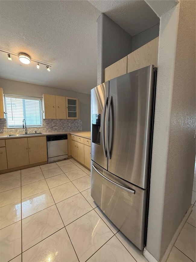 10168 NW 126th Terrace in Hialeah Gardens, FL - Building Photo - Building Photo