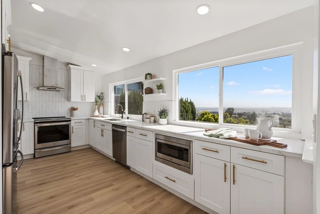 141 Hillcrest Rd in San Carlos, CA - Foto de edificio - Building Photo
