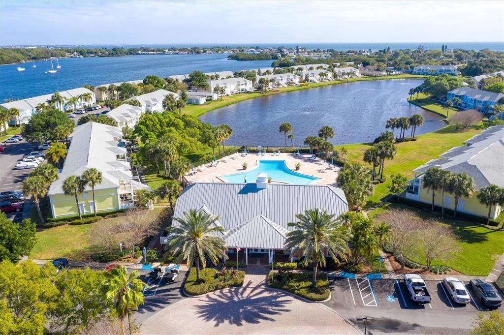 102 Pompano Dr SE in St. Petersburg, FL - Building Photo