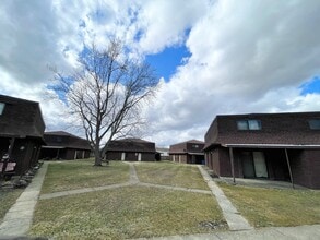 166 Briarwood Dr, Unit 169 in Johnstown, OH - Building Photo - Building Photo