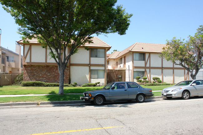 121 W Maple St in Glendale, CA - Foto de edificio - Building Photo