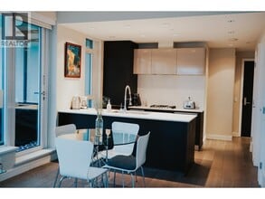 1221 Bidwell St in Vancouver, BC - Building Photo - Building Photo