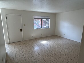 1038 Texas St NE, Unit A in Albuquerque, NM - Foto de edificio - Building Photo