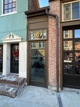 307 W Main St in Frankfort, KY - Foto de edificio - Building Photo