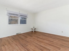 913 S Linden St in Normal, IL - Building Photo - Building Photo