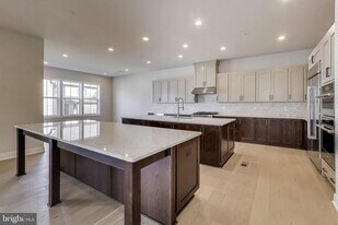 6921 Renita Ln in Bethesda, MD - Building Photo